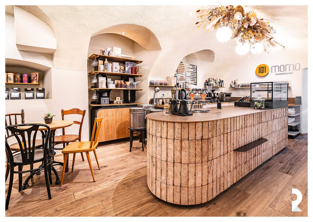 ATTRAKTIVE GEWERBEINVESTITION - ETABLIERTES CAFÉ ALS MIETER / TOP GR1 