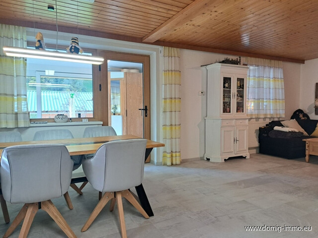 Schöne 3-Zimmer-Wohnung mit Wintergarten und Grünfläche in sonniger Ruhelage von St. Gallenkirch