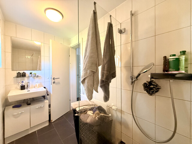... ab 04. August - helle 2-Zimmer-Wohnung in Zweifamilienhaus zu vermieten
