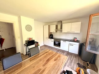 ... ab 04. August - helle 2-Zimmer-Wohnung in Zweifamilienhaus zu vermieten