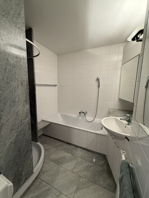 Freundliche 4-Zimmer-Wohnung direkt am See mit Terrasse