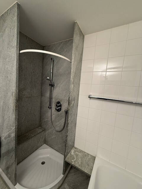 Freundliche 4-Zimmer-Wohnung direkt am See mit Terrasse