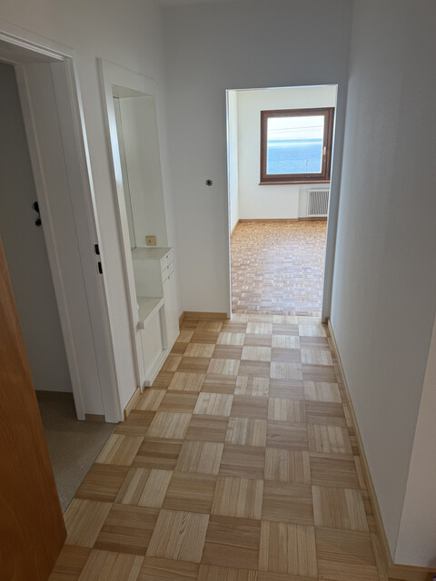 Freundliche 4-Zimmer-Wohnung direkt am See mit Terrasse