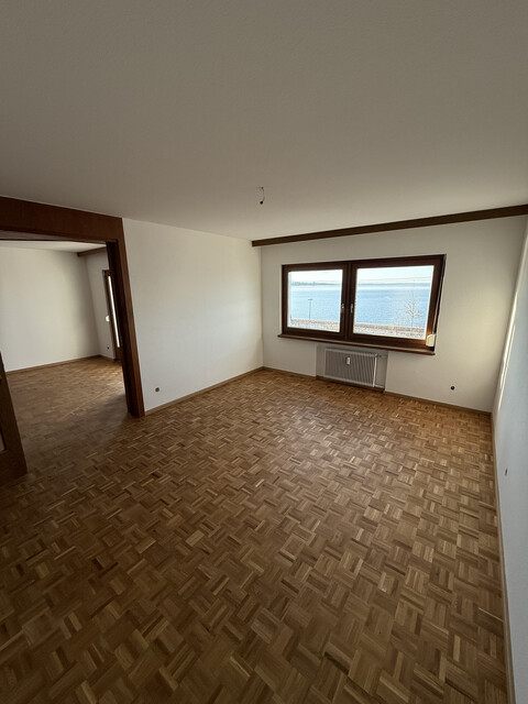 Freundliche 4-Zimmer-Wohnung direkt am See mit Terrasse