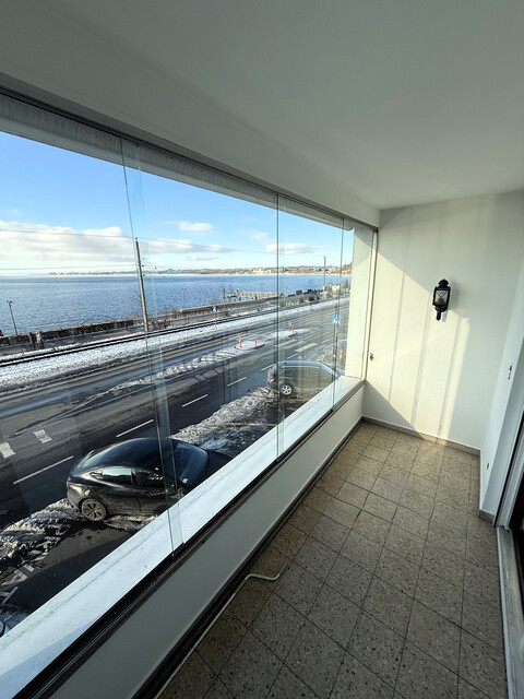 Freundliche 4-Zimmer-Wohnung direkt am See mit Terrasse