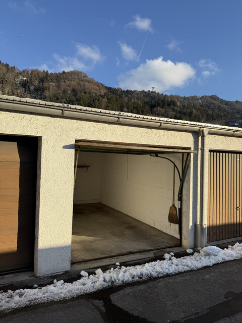 Freundliche 4-Zimmer-Wohnung direkt am See mit Terrasse