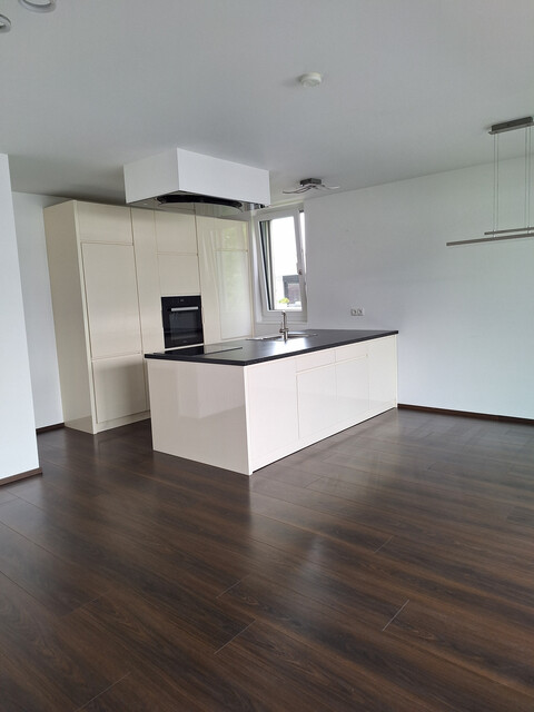 Niedrige Betriebskosten!!! Moderne 3-Zimmerwohnung mit Tiefgarage mit modernster Technik zu verkaufen!