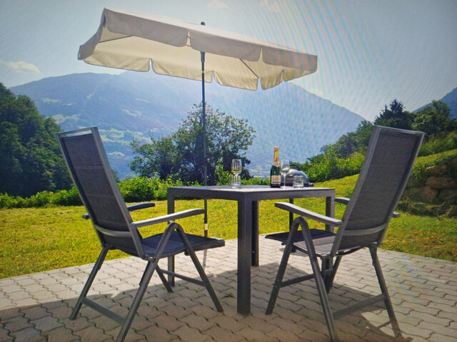wunderschöne 1 Zimmer Gartenwohnung mit sensationellem Ausblick