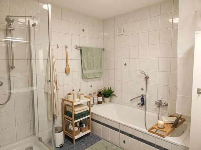 Schöne 3-Zimmer-Terrassenwohnung, inkl. Tiefgaragen-und Außenstellplatz von Privat 