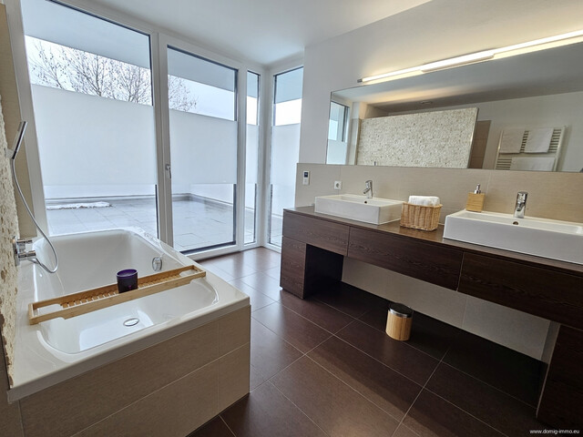 Exklusives, modernes Einfamilienhaus mit Wellnesskomfort auf großzügigem 1.500 m² Grundstück