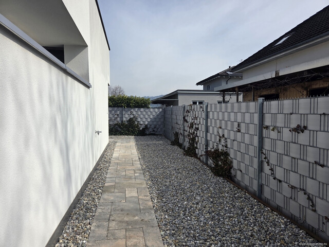Exklusives, modernes Einfamilienhaus mit Wellnesskomfort auf großzügigem 1.500 m² Grundstück