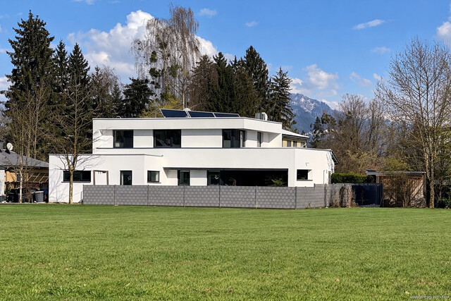 Exklusives, modernes Einfamilienhaus mit Wellnesskomfort auf großzügigem 1.500 m² Grundstück