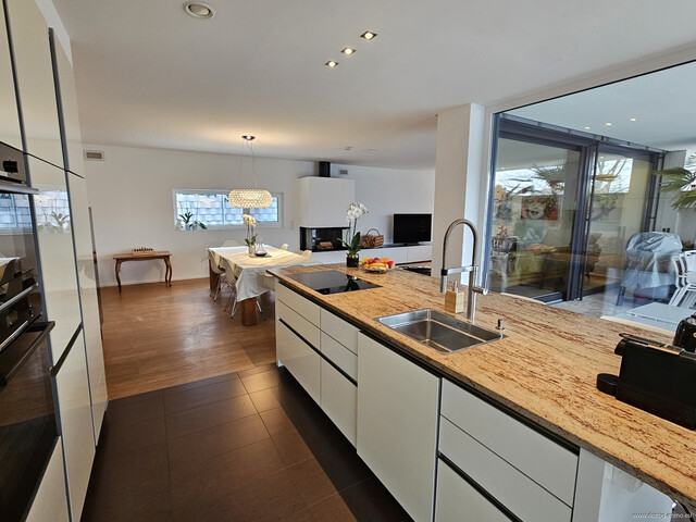 Exklusives, modernes Einfamilienhaus mit Wellnesskomfort auf großzügigem 1.500 m² Grundstück