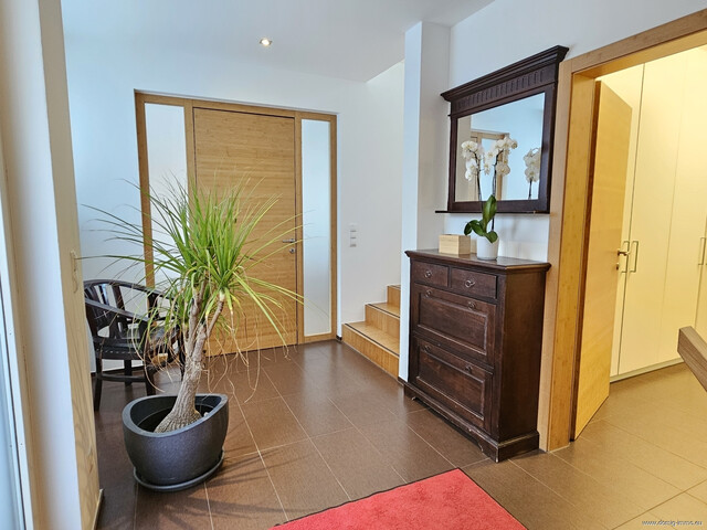 Exklusives, modernes Einfamilienhaus mit Wellnesskomfort auf großzügigem 1.500 m² Grundstück