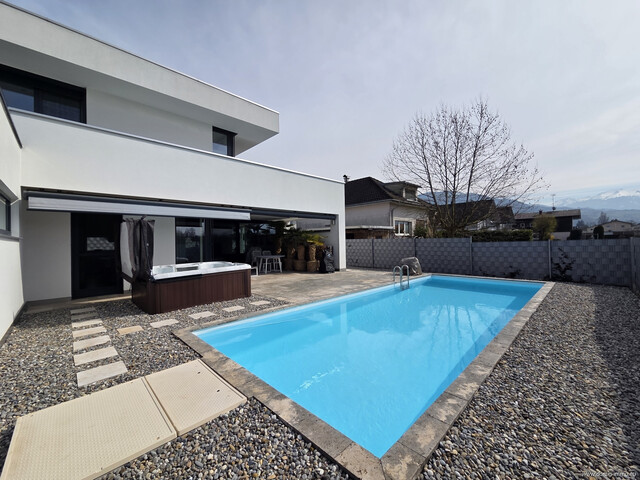 Exklusives, modernes Einfamilienhaus mit Wellnesskomfort auf großzügigem 1.500 m² Grundstück