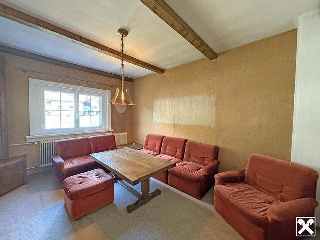 Siedlungs Doppelhaushälfte mit freistehender Garage!