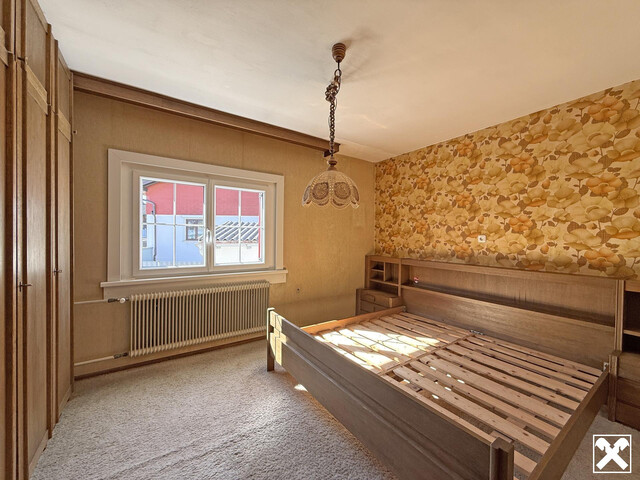 Siedlungs Doppelhaushälfte mit freistehender Garage!