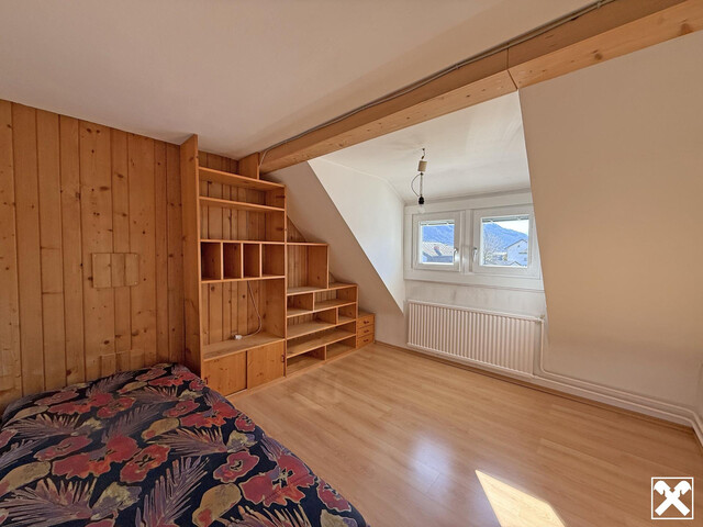 Siedlungs Doppelhaushälfte mit freistehender Garage!