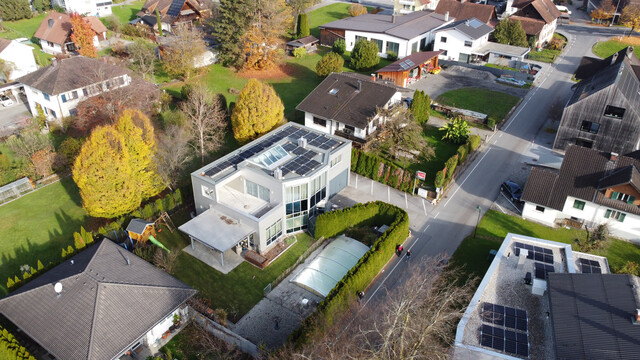 Modernes Wohnen und Arbeiten in einem Haus