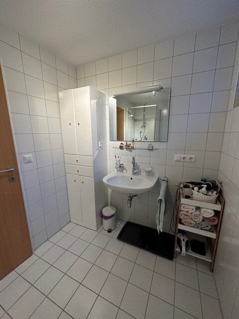 Geräumige helle 3-Zimmerwohnung mit Balkon zu vermieten 