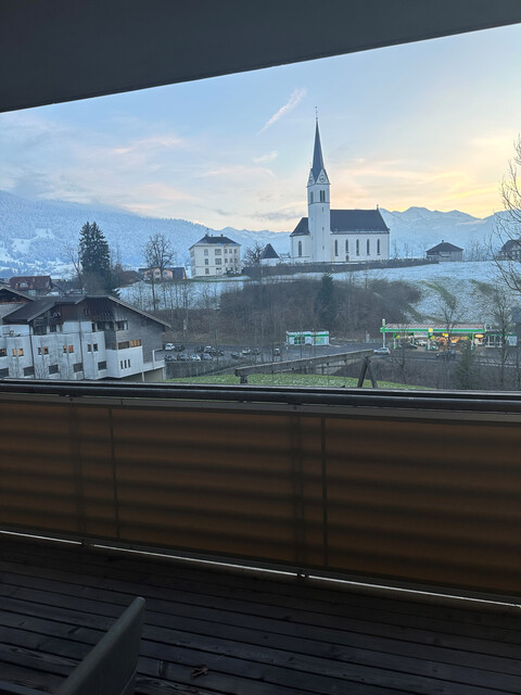 Geräumige helle 3-Zimmerwohnung mit Balkon zu vermieten 