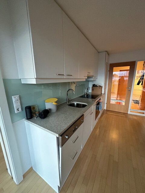 Geräumige helle 3-Zimmerwohnung mit Balkon zu vermieten 