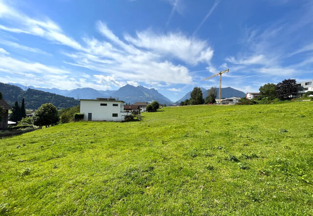 Ein Grund zu bauen im sonnigen Göfis