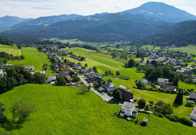 Ein Grund zu bauen im sonnigen Göfis