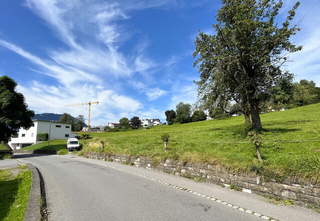 Ein Grund zu bauen im sonnigen Göfis