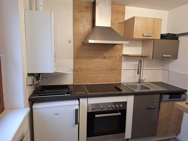2- Zimmer-Wohnung inkl. KFZ-Abstellplatz (Carport), gute Lage - neu zu vermieten