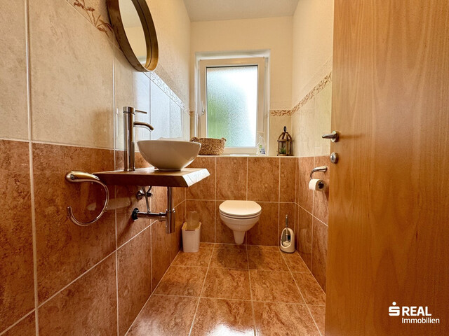 Modernisiertes Mehrfamilienhaus mit zwei großzügigen Wohnungen