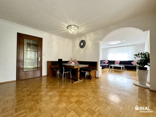 Modernisiertes Mehrfamilienhaus mit zwei großzügigen Wohnungen