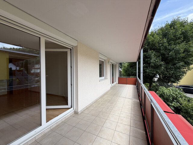 Schöne und sonnige  3-Zimmer-Wohnung mit 2 Tiefgaragenplätzen