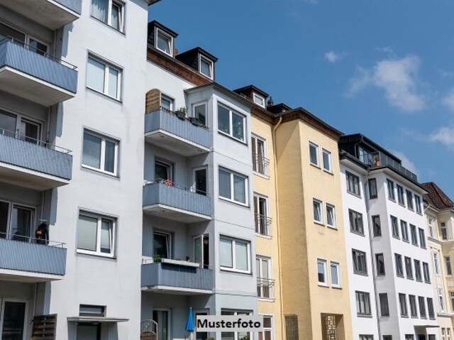 Attraktives Anlageobjekt: Vierfamilienhaus mit Garagen und großzügigen Wohnungsgrößen