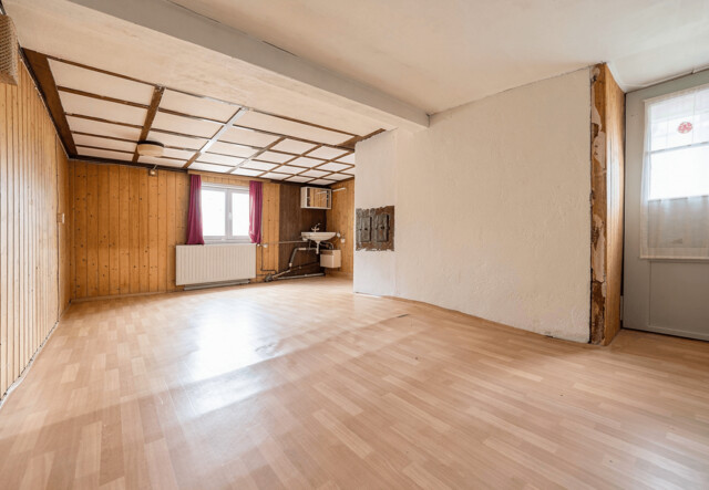 Grundstück mit bewohnbarem Wohnhaus