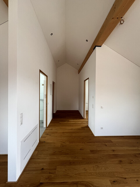 Hochwertig ausgestattete 2-Zimmer Dachgeschosswohnung in Lauteracher Kleinwohnanlage