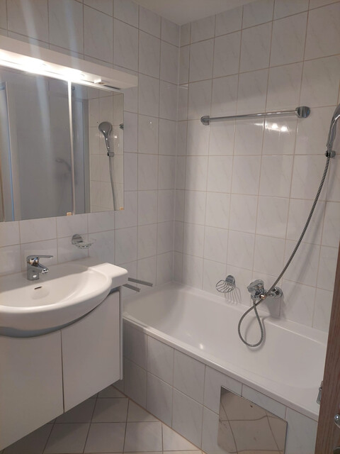 Helle Wohnung mit Terrasse & TG – sofort verfügbar