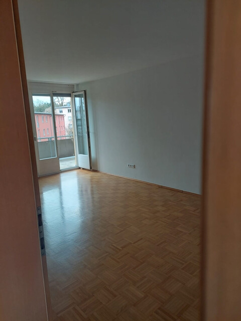 Helle Wohnung mit Terrasse & TG – sofort verfügbar