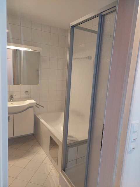 Helle Wohnung mit Terrasse & TG – sofort verfügbar