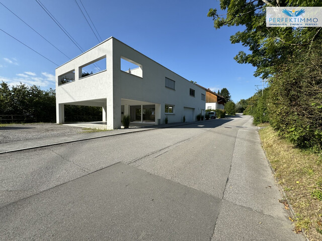 Moderne Büro- oder Praxisfläche mit bester Verkehrsanbindung - inklusive 4 Stellplätzen!