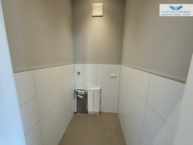 Moderne Büro- oder Praxisfläche mit bester Verkehrsanbindung - inklusive 4 Stellplätzen!