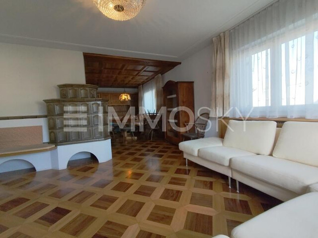 Zweifamilienhaus mit großzügigem Grundstück