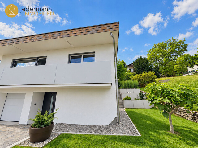 SULZ: PROFESSIONELL SANIERTES ARCHITEKTENHAUS MIT UNVERBAUBAREM PANORAMABLICK