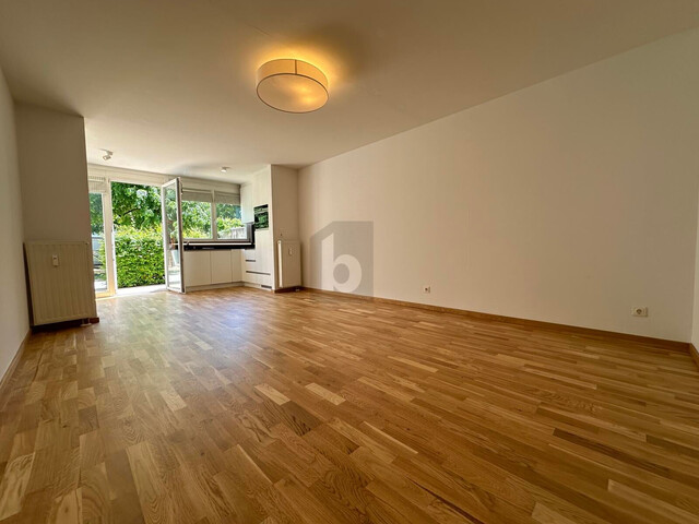 STILVOLLE GARÇONNIÈRE IN ZENTRALER RUHELAGE MIT TERRASSE