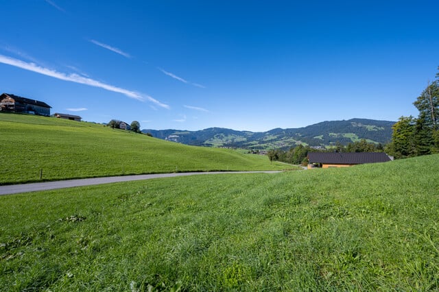 Grösseres teilbares Grundstück zu verkaufen