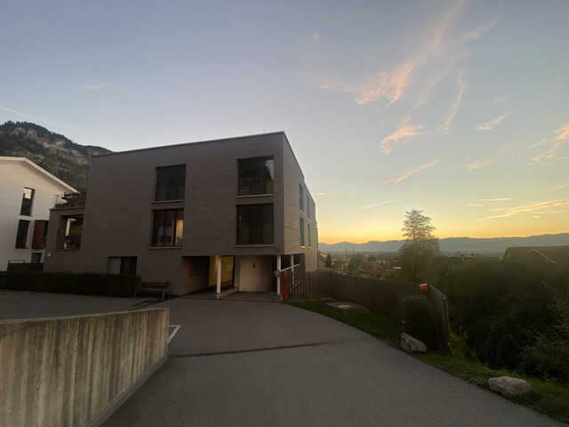 Terrassenwohnung mit großzügiger Loggia  umd 2 TG Parkplätze