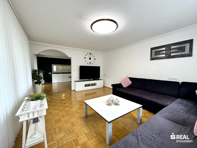 Modernisiertes Mehrfamilienhaus mit zwei großzügigen Wohnungen