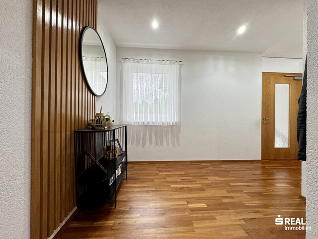 Modernisiertes Mehrfamilienhaus mit zwei großzügigen Wohnungen