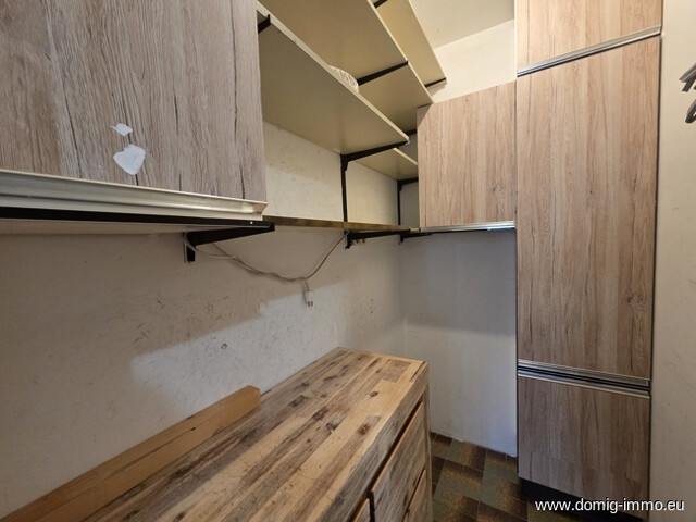 4,5-Zimmer-Wohnung mit großzügigem Balkon sowie Loggia und Tiefgaragenplatz