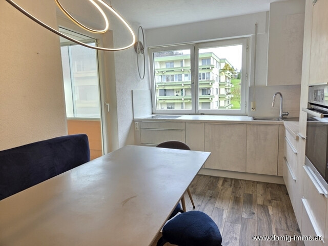 4,5-Zimmer-Wohnung mit großzügigem Balkon sowie Loggia und Tiefgaragenplatz